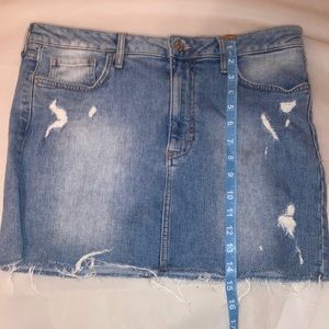 Forever 21 Size 30 Denim Distressed Short Skirt 14” Long Made in Egypt Mini skrt